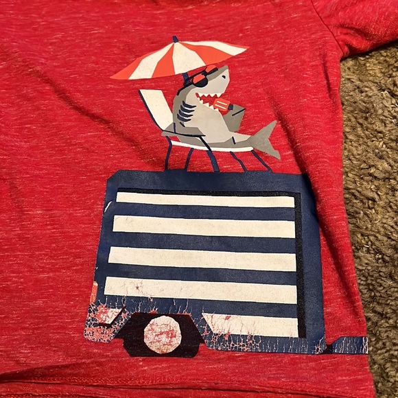 Red shark t-shirt - Picture 4 of 6